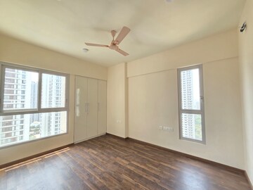 Room in 2 BHK Apartment at Piramal Vaikunth, Balkum Pada – for Rent