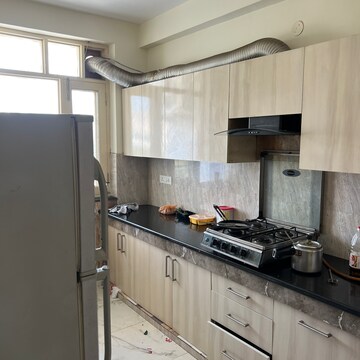 Kitchen in 3.5 BHK Builder Floor at Sector 43 – for Rent