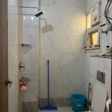 Bathroom in 3.5 BHK Builder Floor at Sector 43 – for Rent