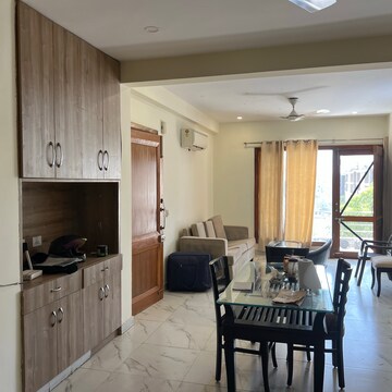 Living Room in 3.5 BHK Builder Floor at Sector 43 – for Rent
