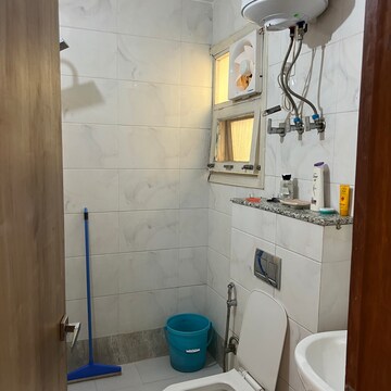 Bathroom in 3.5 BHK Builder Floor at Sector 43 – for Rent