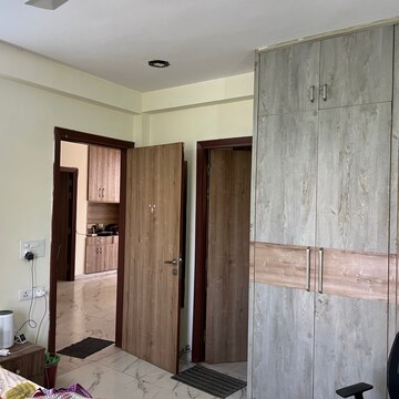 Building Lobby in 3.5 BHK Builder Floor at Sector 43 – for Rent