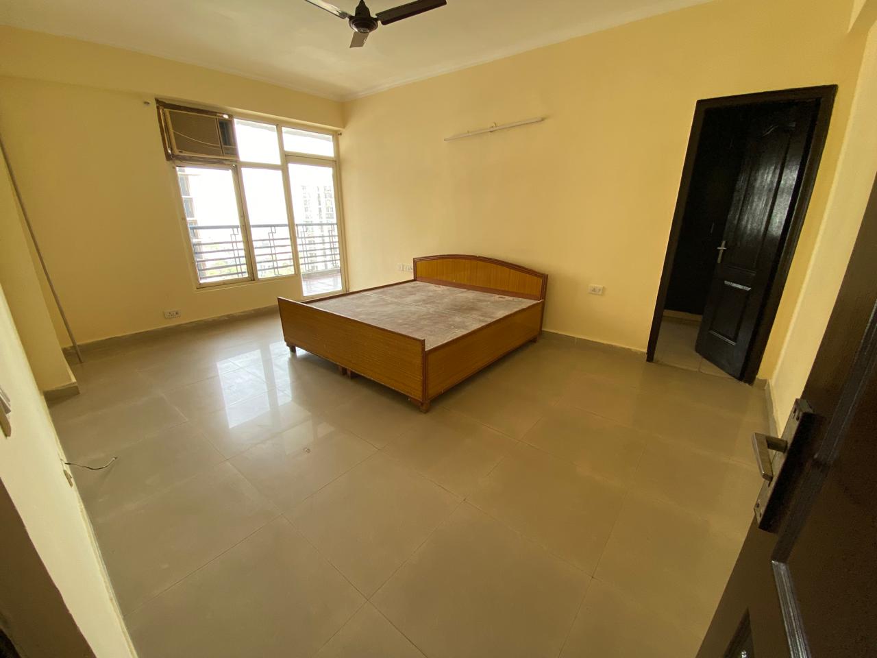 4 BHK + Servant Room Apartment For Sale in Gardenia Glory