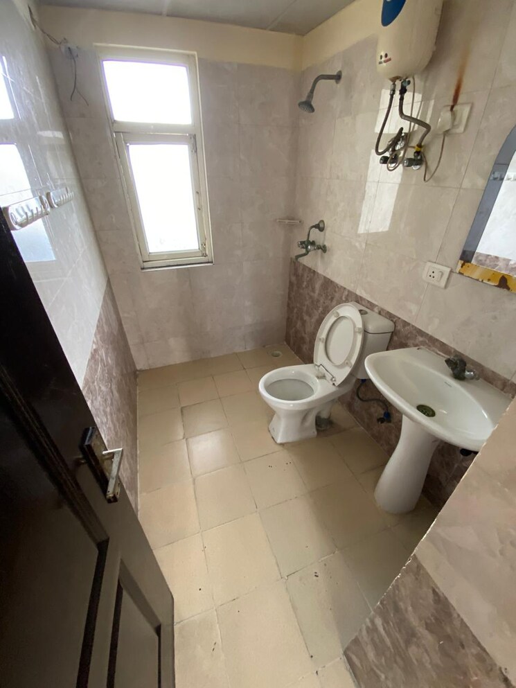 Bathroom, gardenia-glory 4 Bedroom 2250 Sq.Ft. Apartment In Sector 46 Noida 8552059