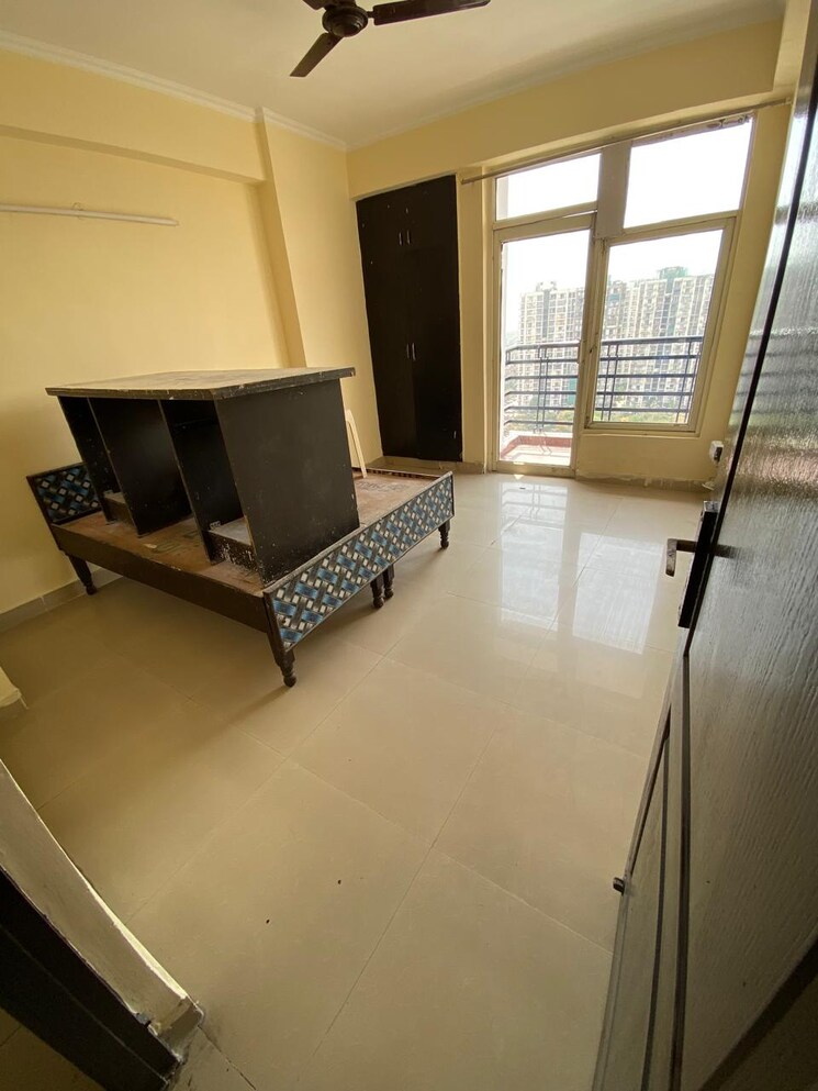 Master Bedroom, gardenia-glory 4 Bedroom 2250 Sq.Ft. Apartment In Sector 46 Noida 8552059