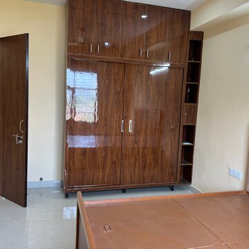Furnished Amenities in 3.5 BHK Builder Floor at Sector 52 – for Rent