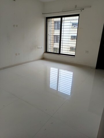 Room in 3 BHK Apartment at Park Express, Baner – for Rent