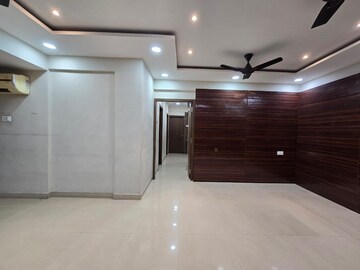 Room in 3 BHK Apartment at Seawoods – for Rent