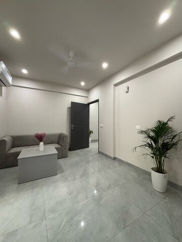 Room in 3 BHK Apartment at Ansal Sushant Apartments, Sushant Lok I – for Rent
