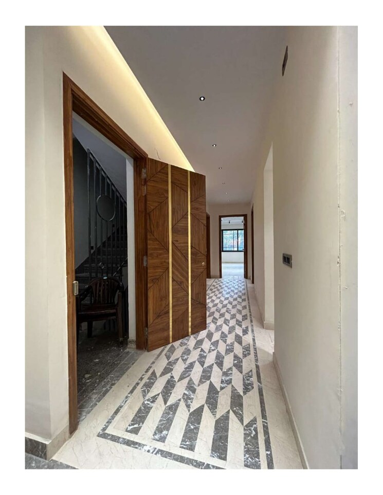 Bedroom, central gurgaon 3 Bedroom 300 Sq.Yd. Builder Floor In Central Gurgaon Gurgaon 8552354