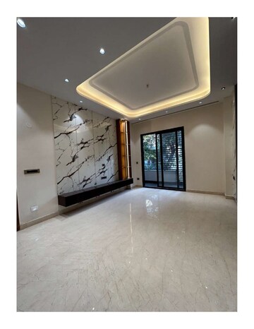 Room in 3 BHK Builder Floor at Central Gurgaon – for Sale