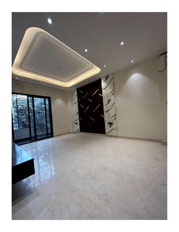 Room in 3 BHK Builder Floor at Central Gurgaon – for Sale