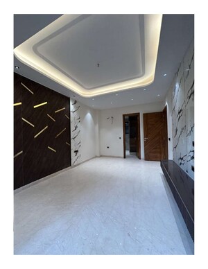 Building Lobby in 3 BHK Builder Floor at Central Gurgaon – for Sale