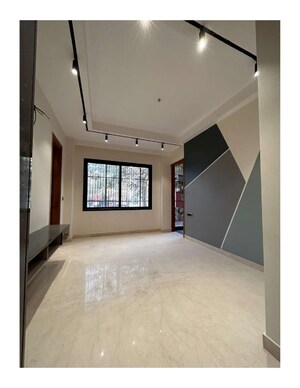 Room in 3 BHK Builder Floor at Central Gurgaon – for Sale