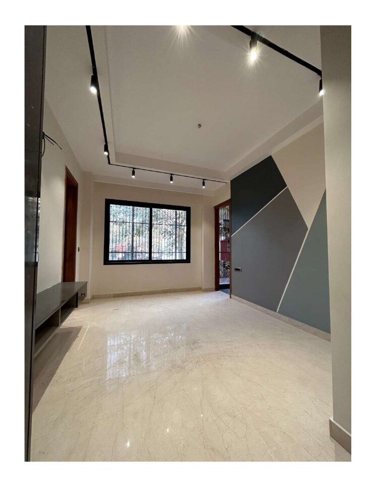 Room, central gurgaon 3 Bedroom 300 Sq.Yd. Builder Floor In Central Gurgaon Gurgaon 8552354