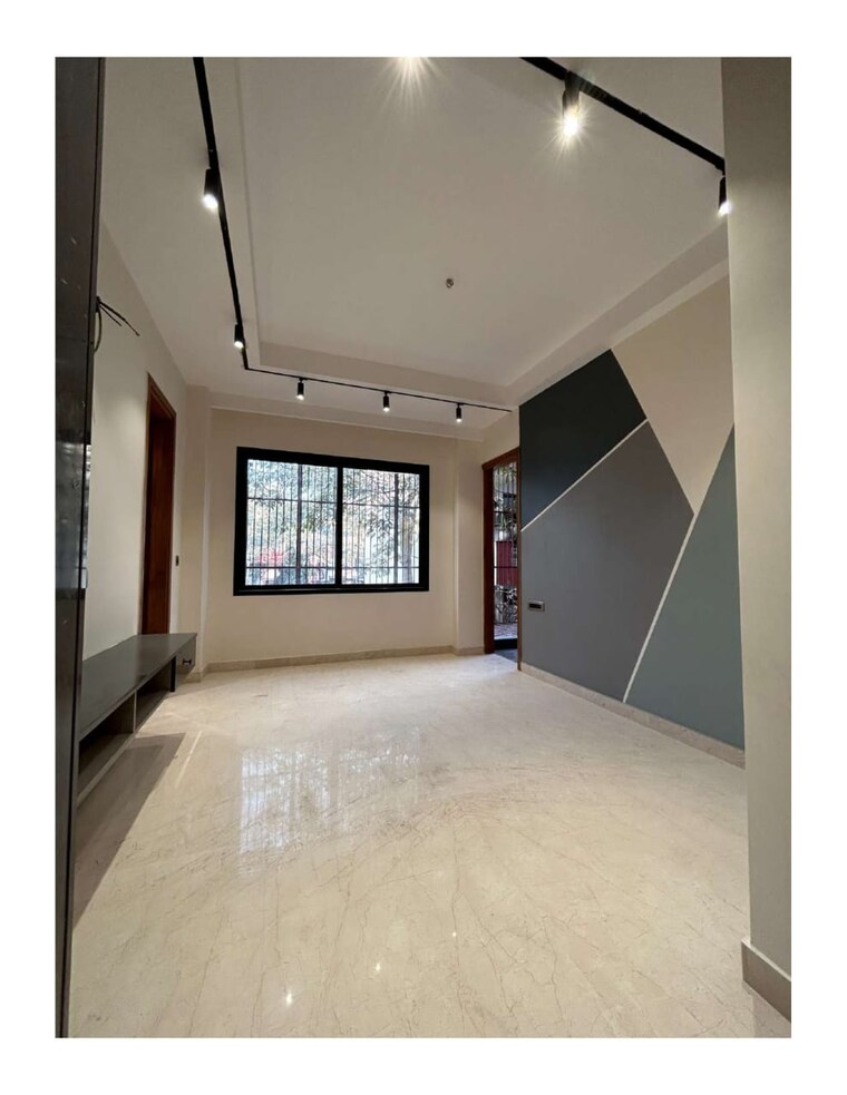 Room, central gurgaon 3 Bedroom 300 Sq.Yd. Builder Floor In Central Gurgaon Gurgaon 8552354