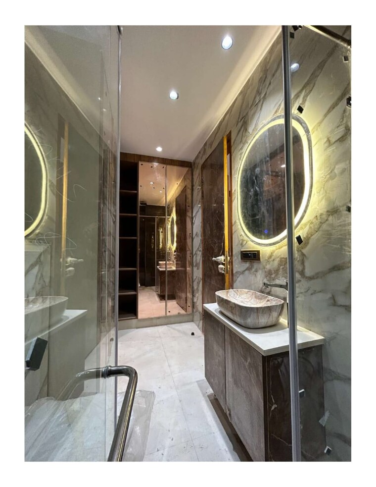 Gym, central gurgaon 3 Bedroom 300 Sq.Yd. Builder Floor In Central Gurgaon Gurgaon 8552354