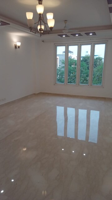 Room in 4 BHK Builder Floor at Sarvodya Enclave – for Rent
