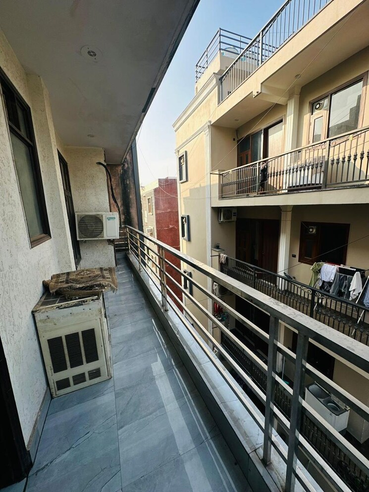 Balcony, mehrauli 1 Bedroom 500 Sq.Ft. Builder Floor In Mehrauli Delhi 8552334
