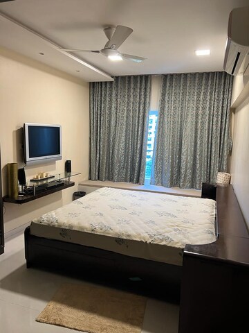 Bedroom in 3 BHK Apartment at Seawoods – for Rent