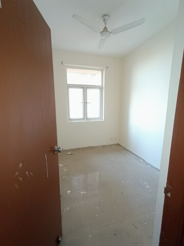 Room in 3 BHK Villa at Amrapali Riverview, Amrapali Leisure Valley – for Rent