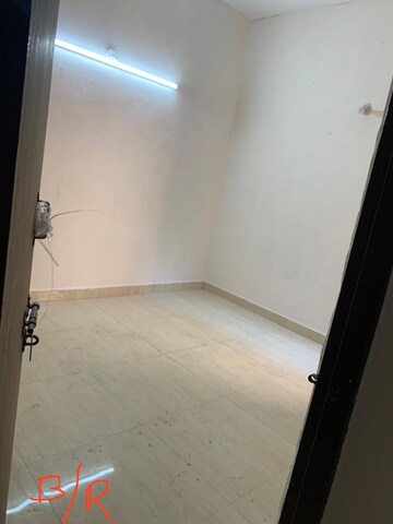 Room in 1.5 BHK Apartment at Uma Cooperative Society, Mayur Vihar 1 – for Rent