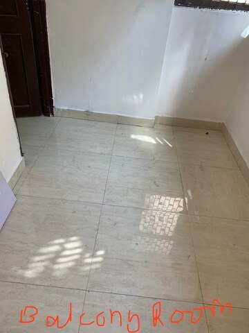 Room in 1.5 BHK Apartment at Uma Cooperative Society, Mayur Vihar 1 – for Rent