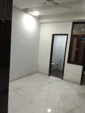 Room in 3 BHK Builder Floor at Sector 72 – for Sale