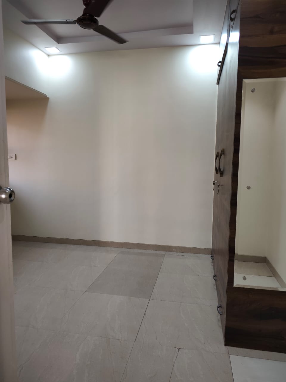 1 BHK Apartment For Rent in Manali Building