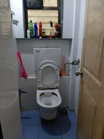 Bathroom in 1 BHK Apartment at Vile Parle East – for Rent