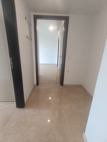 Room in 2 BHK Apartment at Hiranandani Atlantis, Powai – for Rent