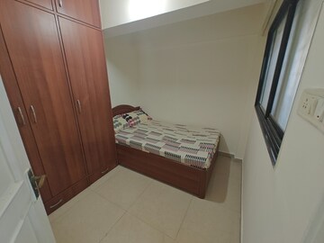 Bedroom in 5 BHK Apartment at Seawoods – for Rent