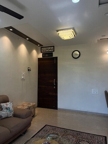 Room in 4 BHK Apartment at Seawoods – for Rent