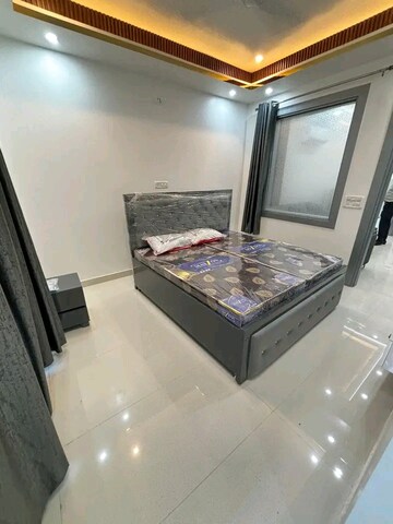 Furnished Amenities in 2 BHK Builder Floor at Sushant Vyapaar Kendra, Sector 43 – for Rent