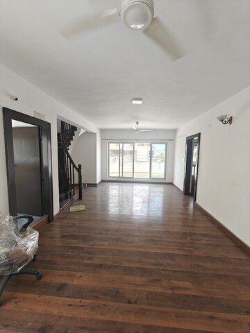 Room in 3 BHK Apartment at Clover Citadel, Wanowrie – for Rent