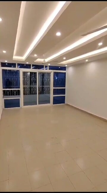 Room in 2 BHK Apartment at Gaur City 7th Avenue, Sector 4, Greater Noida – for Rent
