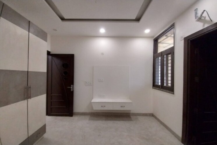 Room, janakpuri 3 Bedroom 150 Sq.Yd. Apartment In Janakpuri Delhi 8554355