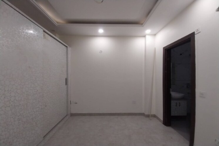 Room, janakpuri 3 Bedroom 150 Sq.Yd. Apartment In Janakpuri Delhi 8554984