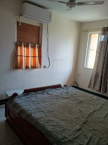Room in 2 BHK Apartment at Hiranandani Estate Wellington, Ghodbunder Road – for Rent