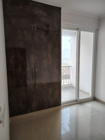 Room in 2 BHK Apartment at Nirala Greenshire, Sector 2 Greater Noida – for Rent