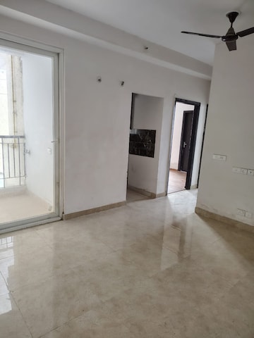 Room in 2 BHK Apartment at Nirala Greenshire, Sector 2 Greater Noida – for Rent