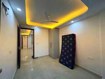 Room in 1 BHK Builder Floor at Saket – for Rent