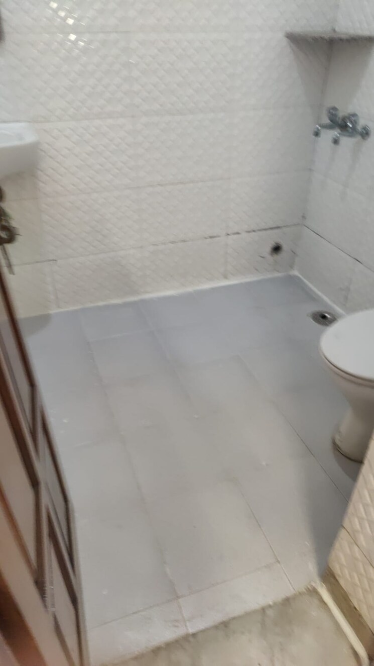 Bathroom, ardee-city 2 Bedroom 263 Sq.Yd. Independent House In Sector 52 Gurgaon 8555303