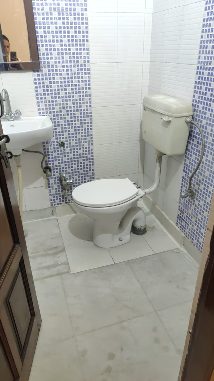 Bathroom, ardee-city 2 Bedroom 263 Sq.Yd. Independent House In Sector 52 Gurgaon 8555303