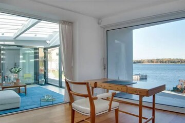 Bedroom in 4 BHK Apartment at Kalpataru Azuro, Nepean Sea Road – for Sale