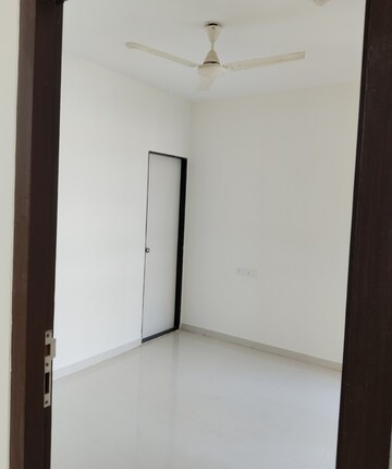 Room in 1 BHK Apartment at Chandak Nishchay, Borivali East – for Rent