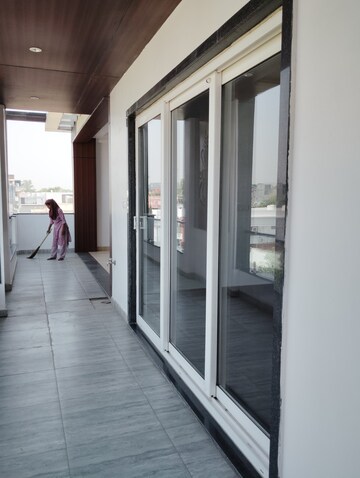 Building Lobby in 3 BHK Apartment at Mahanagar – for Rent
