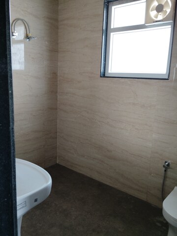 Room in 3 BHK Apartment at Mahanagar – for Rent