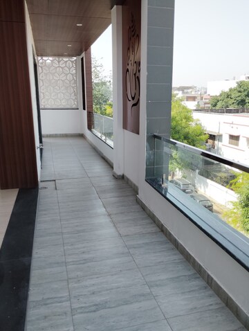 Balcony in 3 BHK Apartment at Mahanagar – for Rent