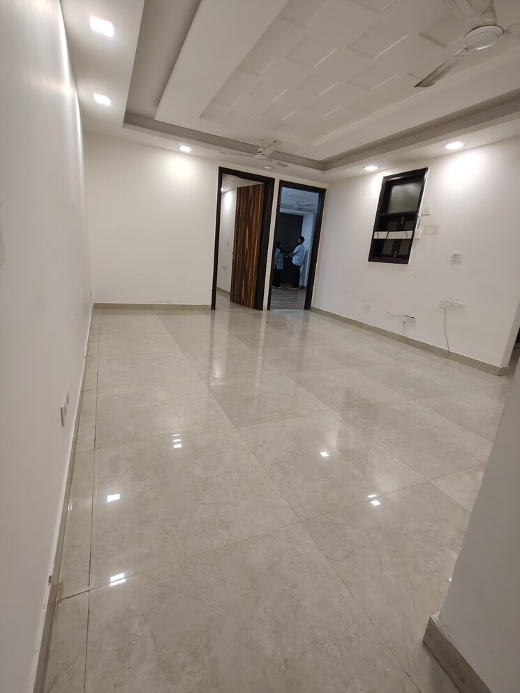 Room, chattarpur 3 Bedroom 153 Sq.Yd. Apartment In Chattarpur Delhi 8555699